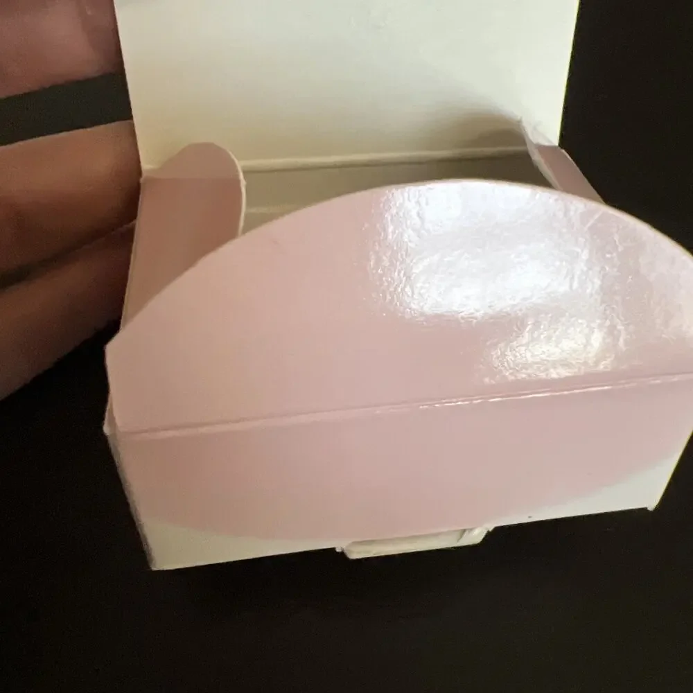 New in Original Box AVON 2000 PINK Rhinestone RIBBON Gold Tone PIN Breast Cancer